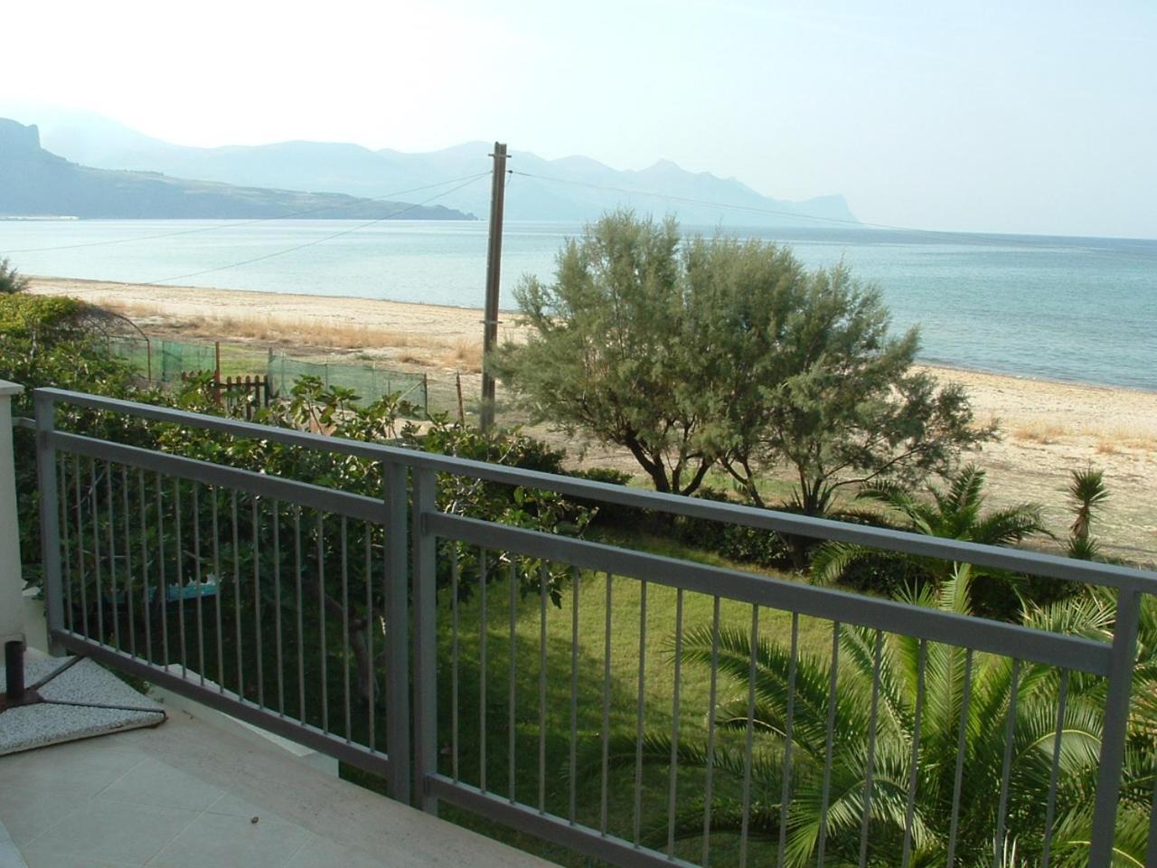 Casa Vacanze Ibiscus Alcamo Marina Exterior foto